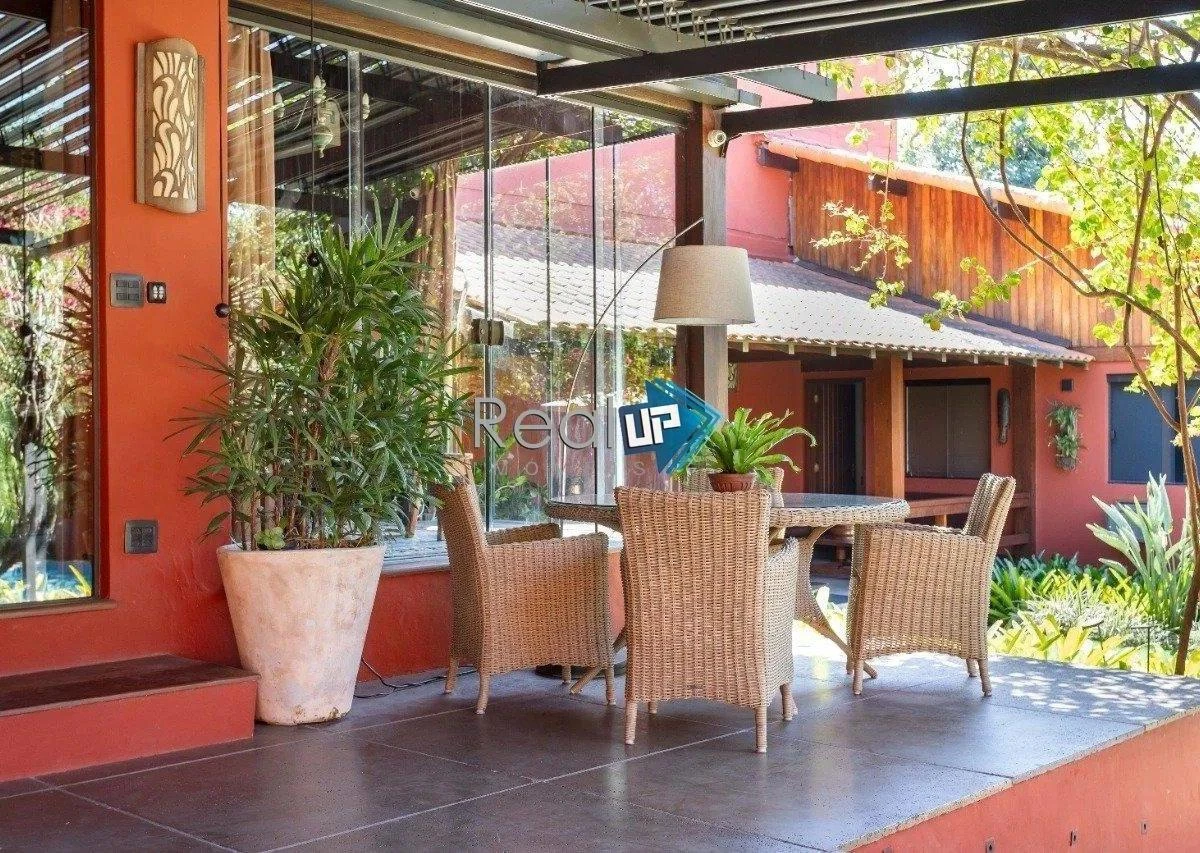 Furnished duplex house with 5 bedrooms and 4 en-suites
