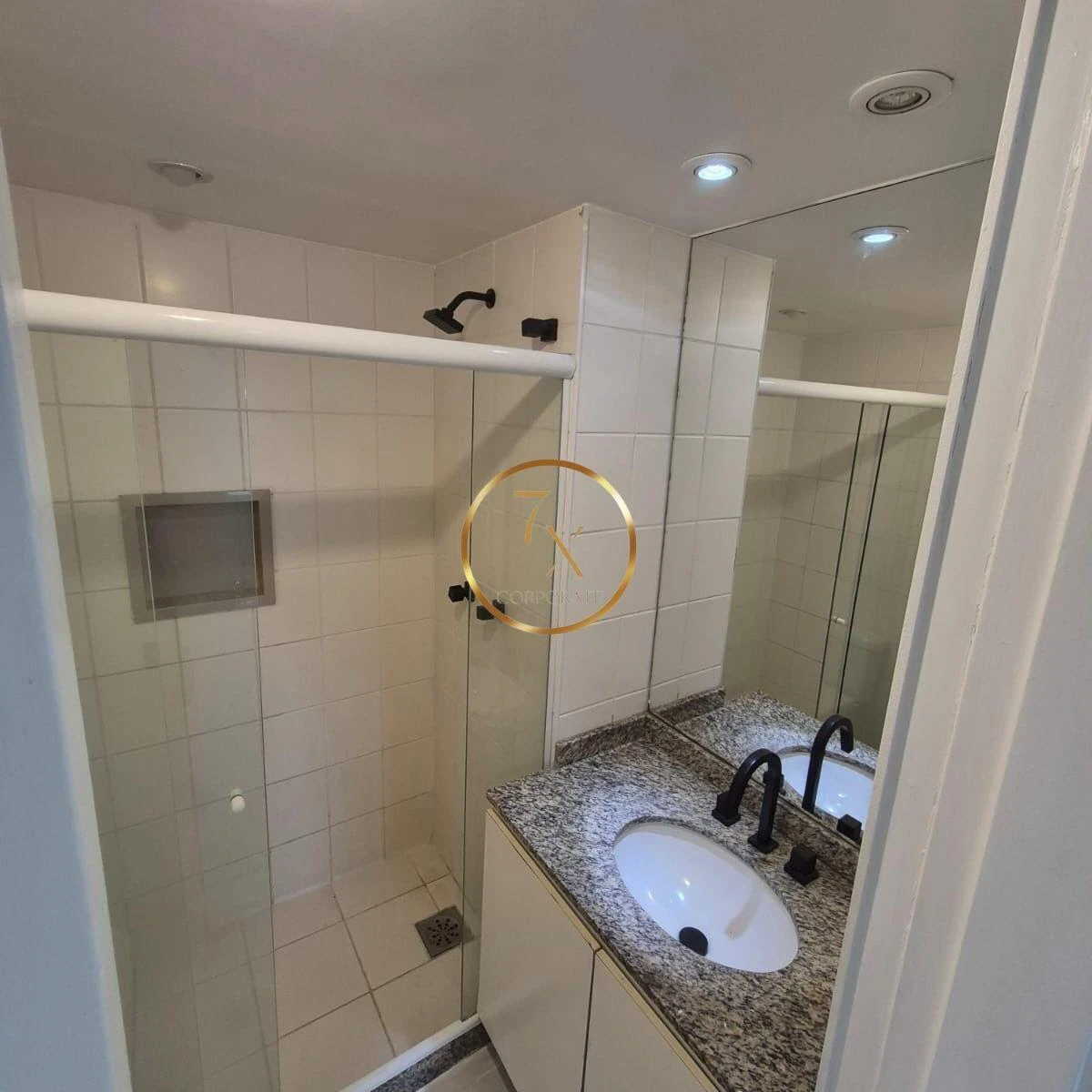 Застеклённый балкон и 3 спальни: квартира 200 м² — photo 8