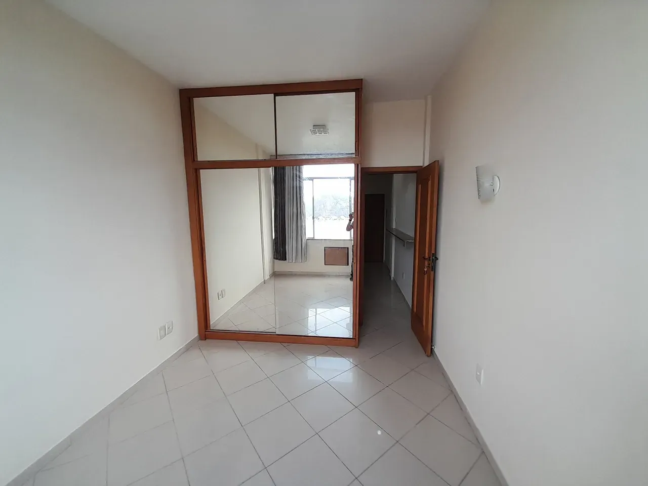 One-bedroom apartment with a washing machine — photo 4
