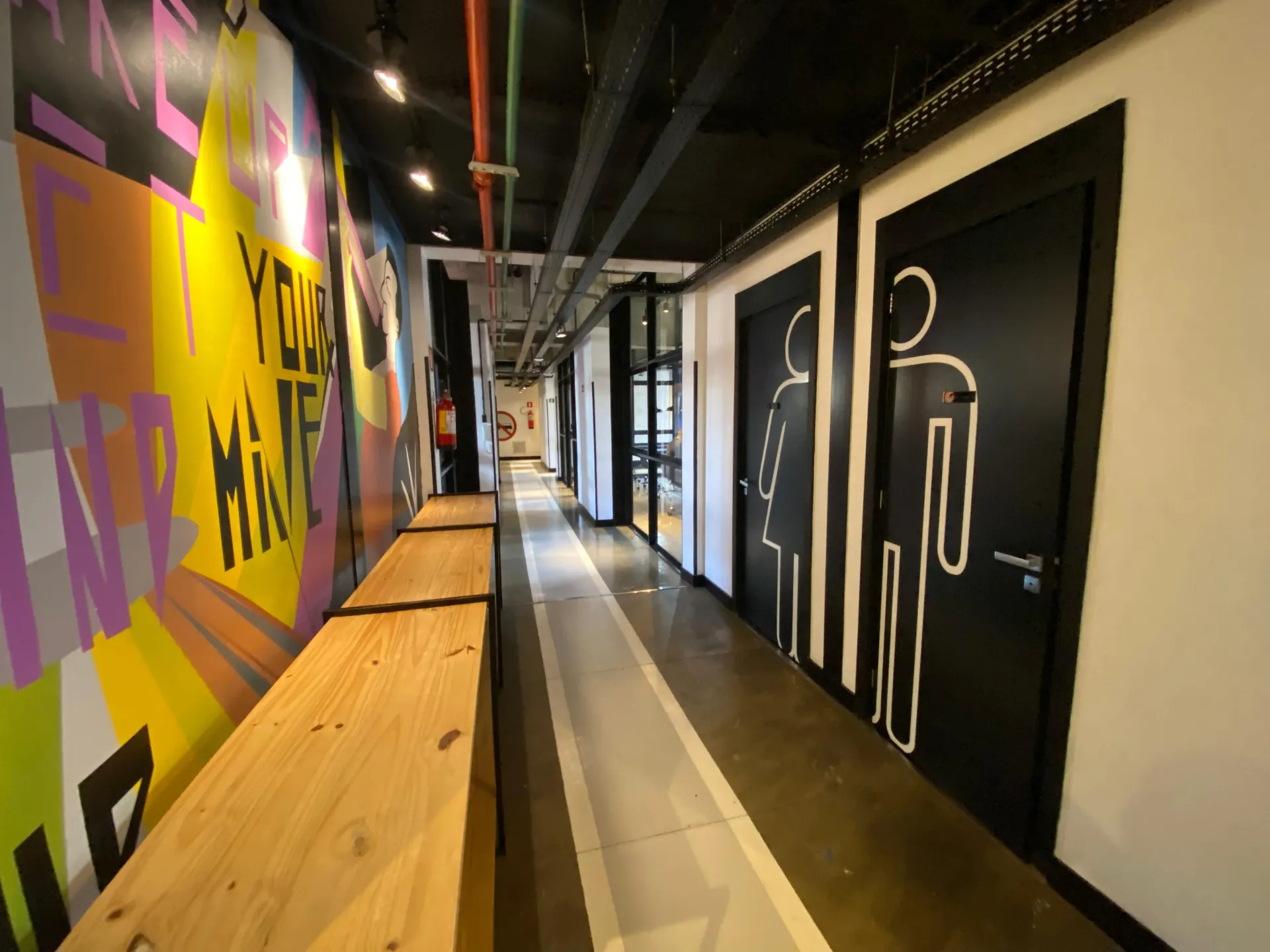 Studio in a building with a coworking space — photo 9