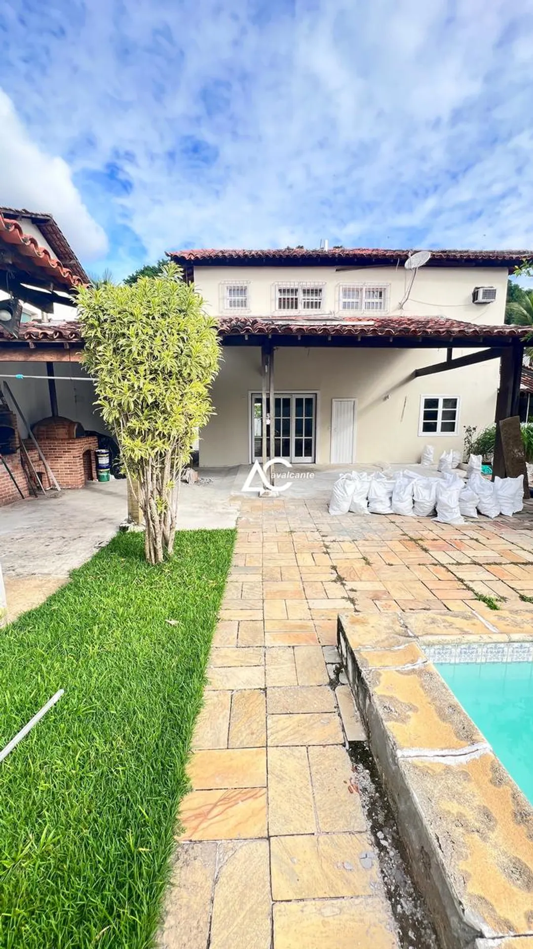 House with 5 bedrooms and 5 bathrooms plus a pool — photo 58