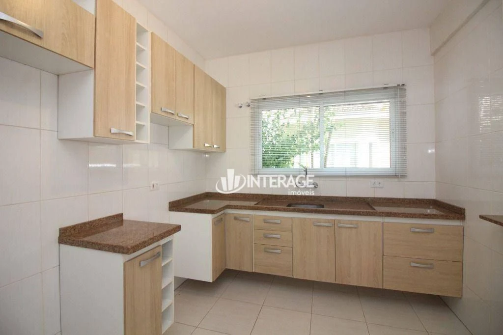 Balcony with a grill in a 3-bedroom house, 150 m² — photo 5