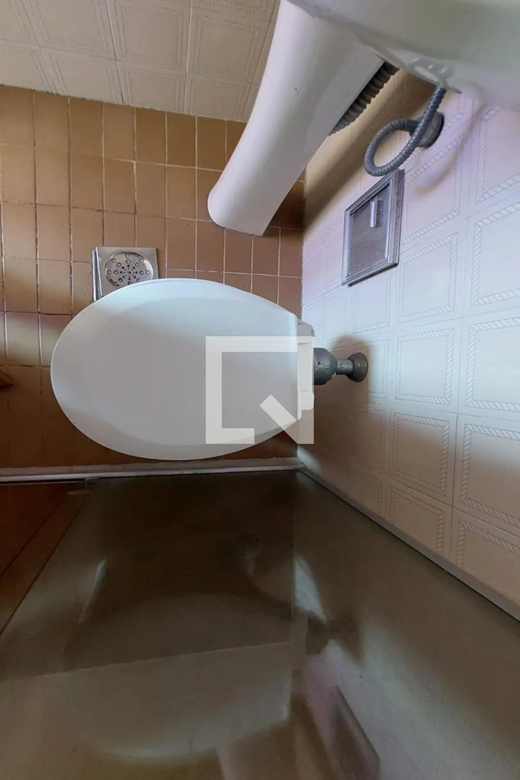 2-bedroom apartment in a building with a pool — photo 59