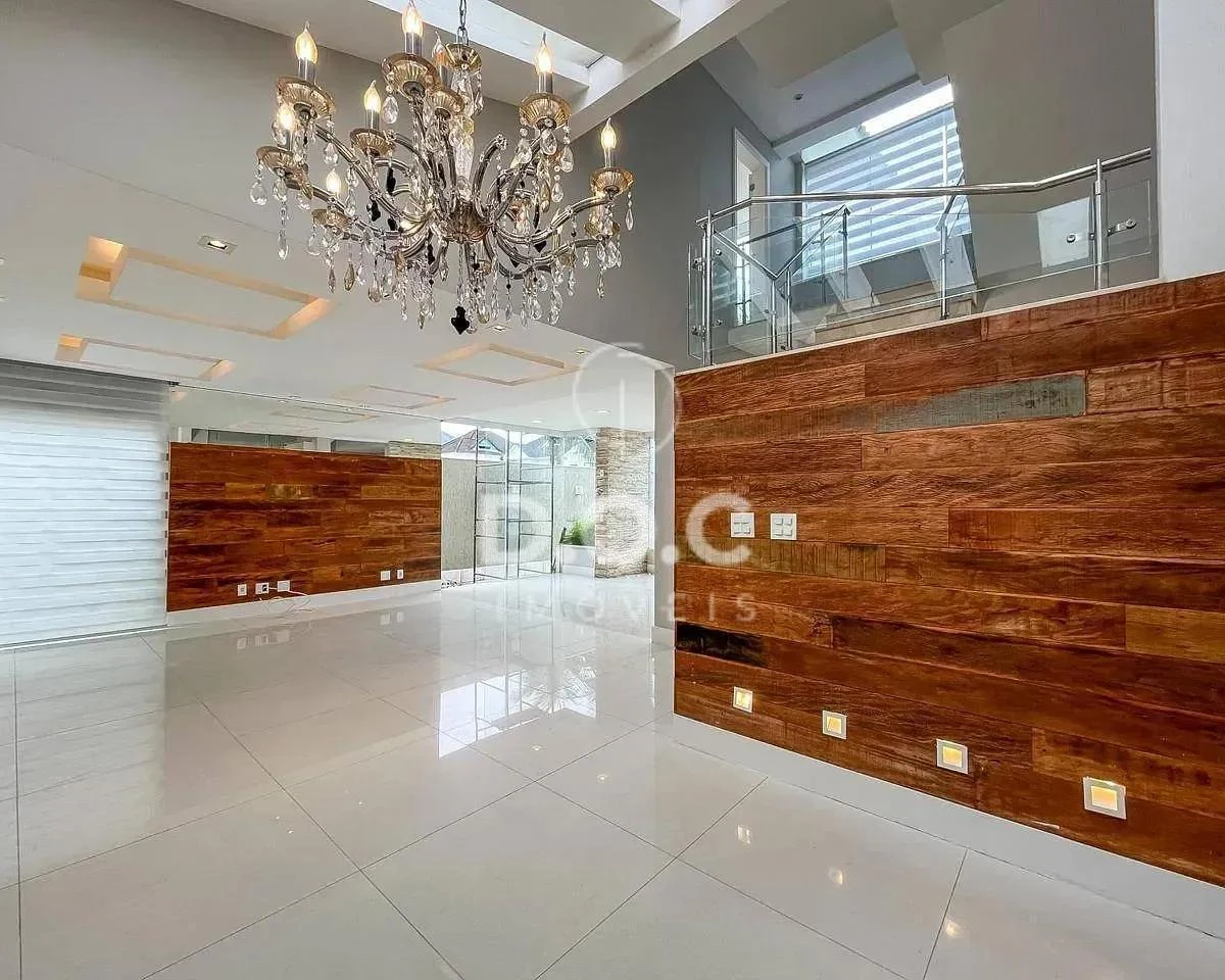 Floor-to-ceiling windows in a 5-bedroom house, 300 m² — photo 30
