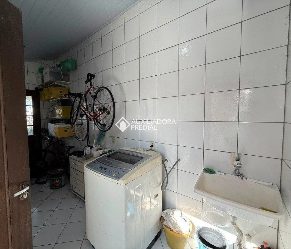 3-bedroom house with a grill on the balcony in Florianópolis — photo 30