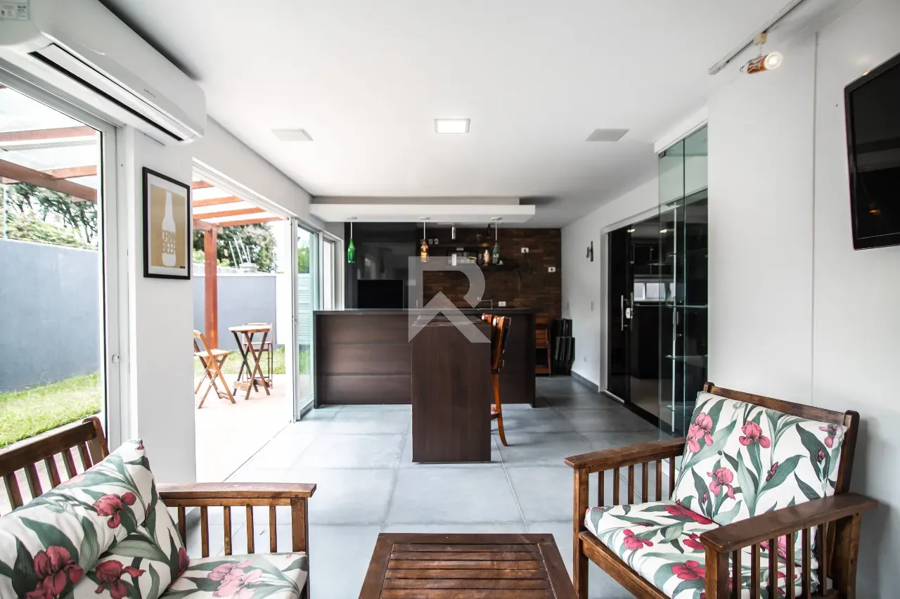 Furnished house with 4 bedrooms and 302 m² and a garden — photo 15