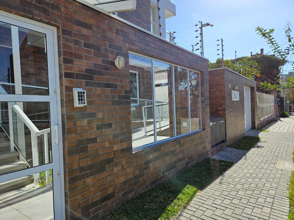 Furnished 2-bedroom apartment with a balcony — photo 3