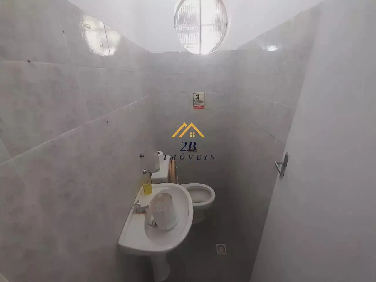 Commercial house with 5 bedrooms and 3 bathrooms — photo 4