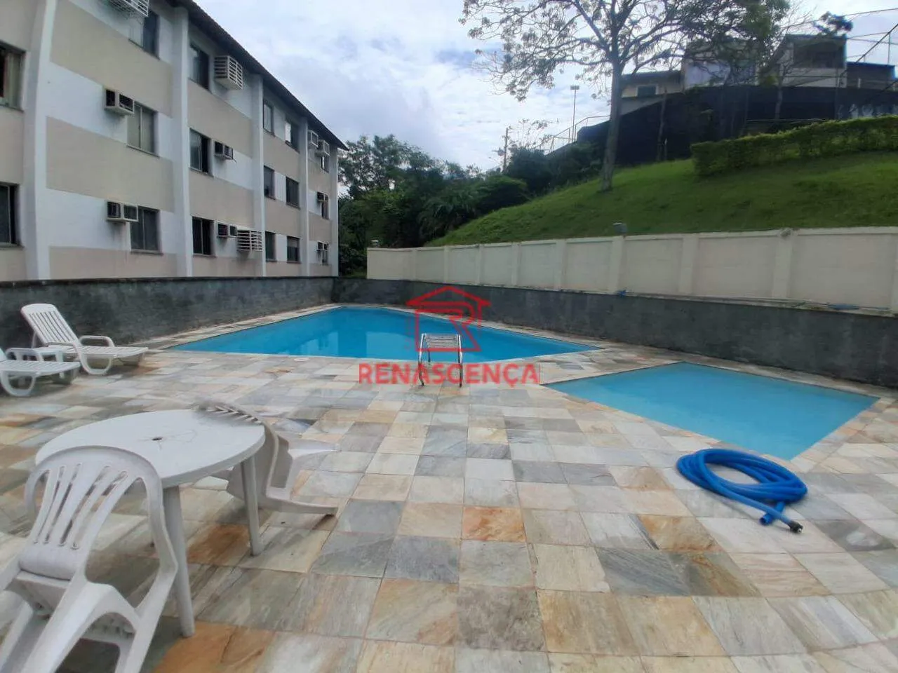 2-bedroom apartment in a building with a gym — photo 4