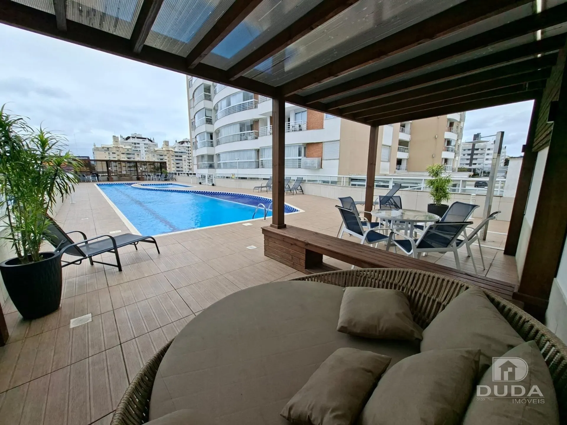 Apartment on the 10th floor with floor-to-ceiling windows — photo 116
