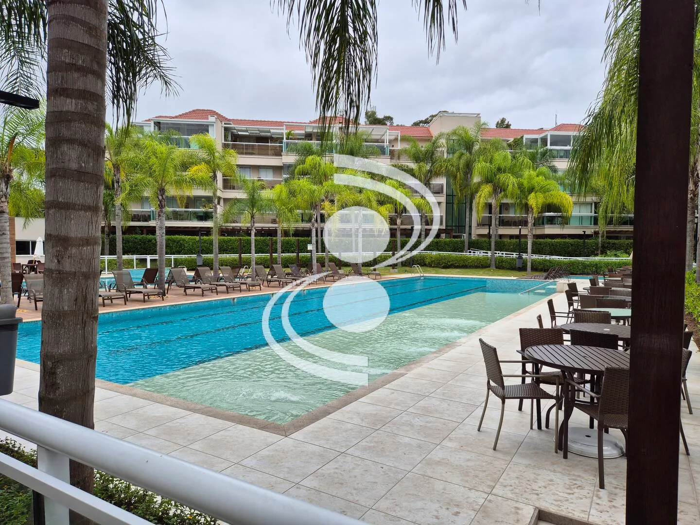 Garden-style apartment with 2 bedrooms and 4 bathrooms — photo 35