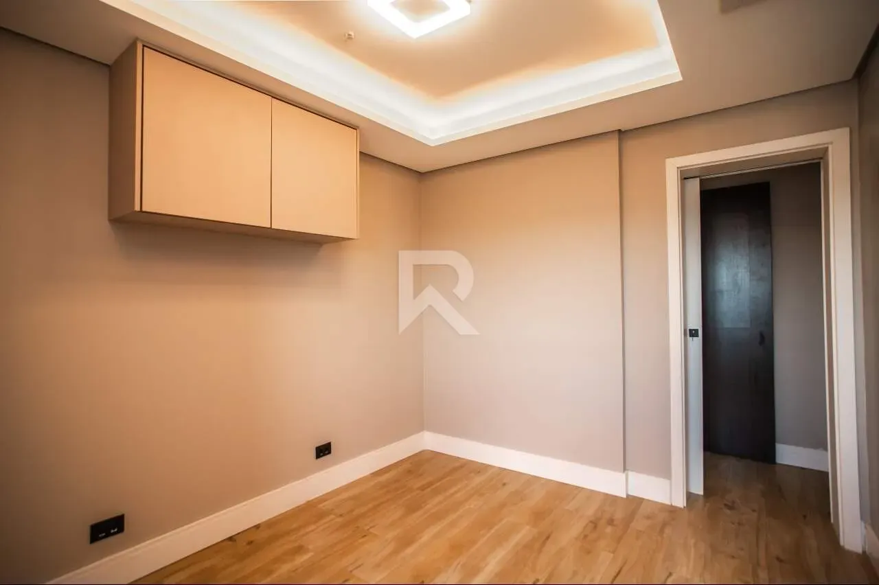 Apartment with 4 bedrooms, 3 en-suites and 463 m² — photo 35