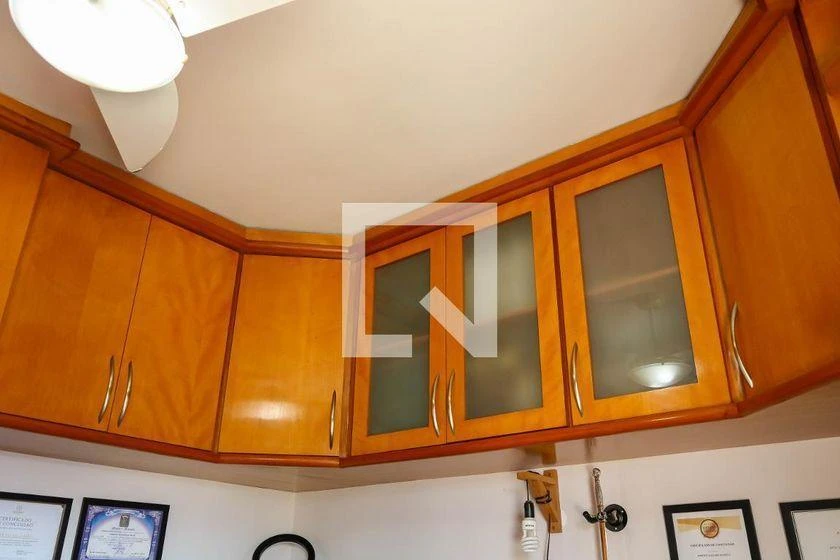 3-bedroom apartment with a suite and glass-enclosed showers — photo 36