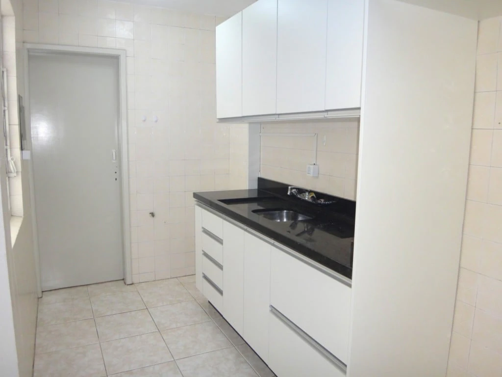 2-bedroom apartment with wood or laminate floors in Curitiba — photo 5