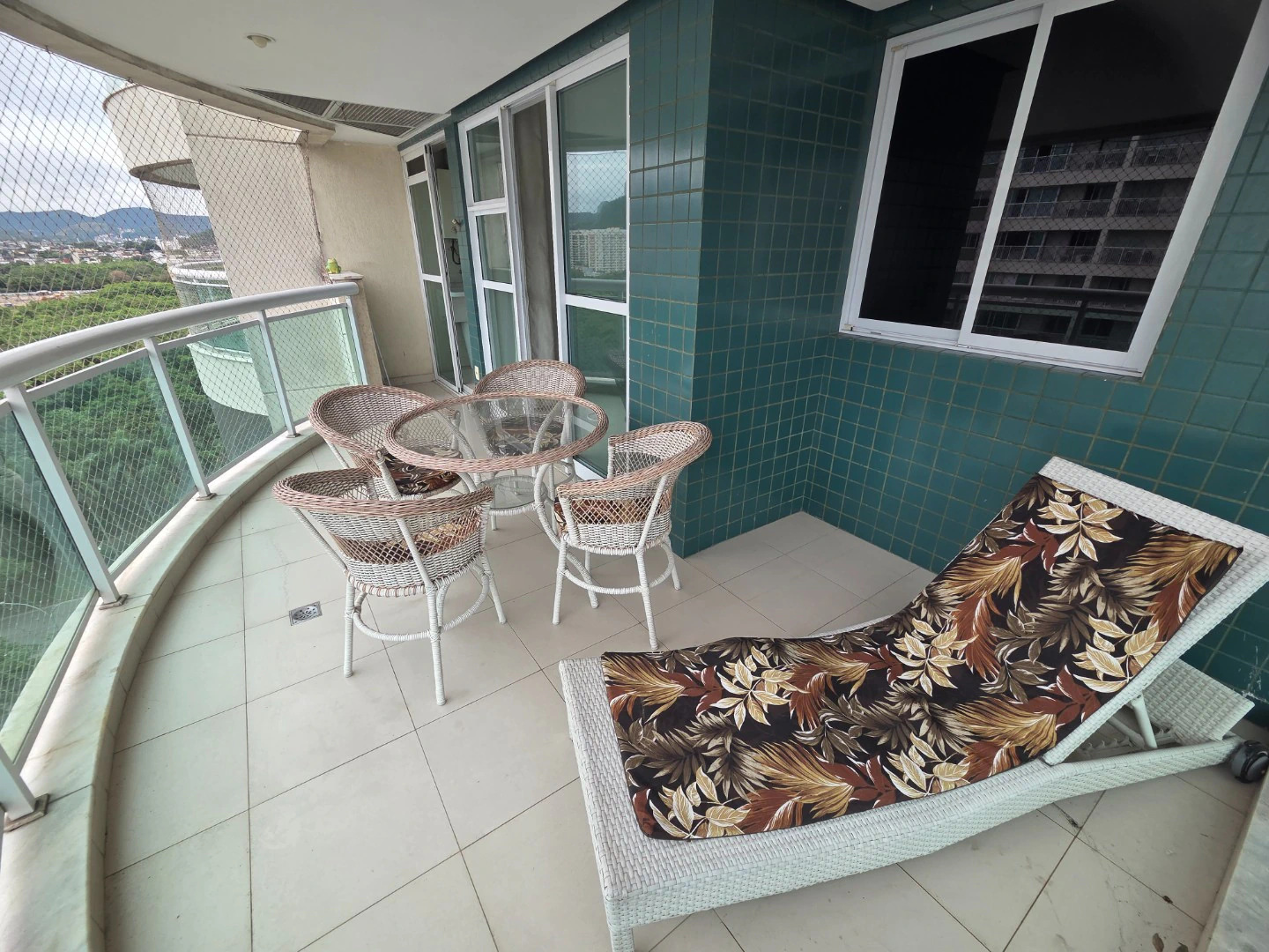 3-bedroom apartment in a building with a sauna