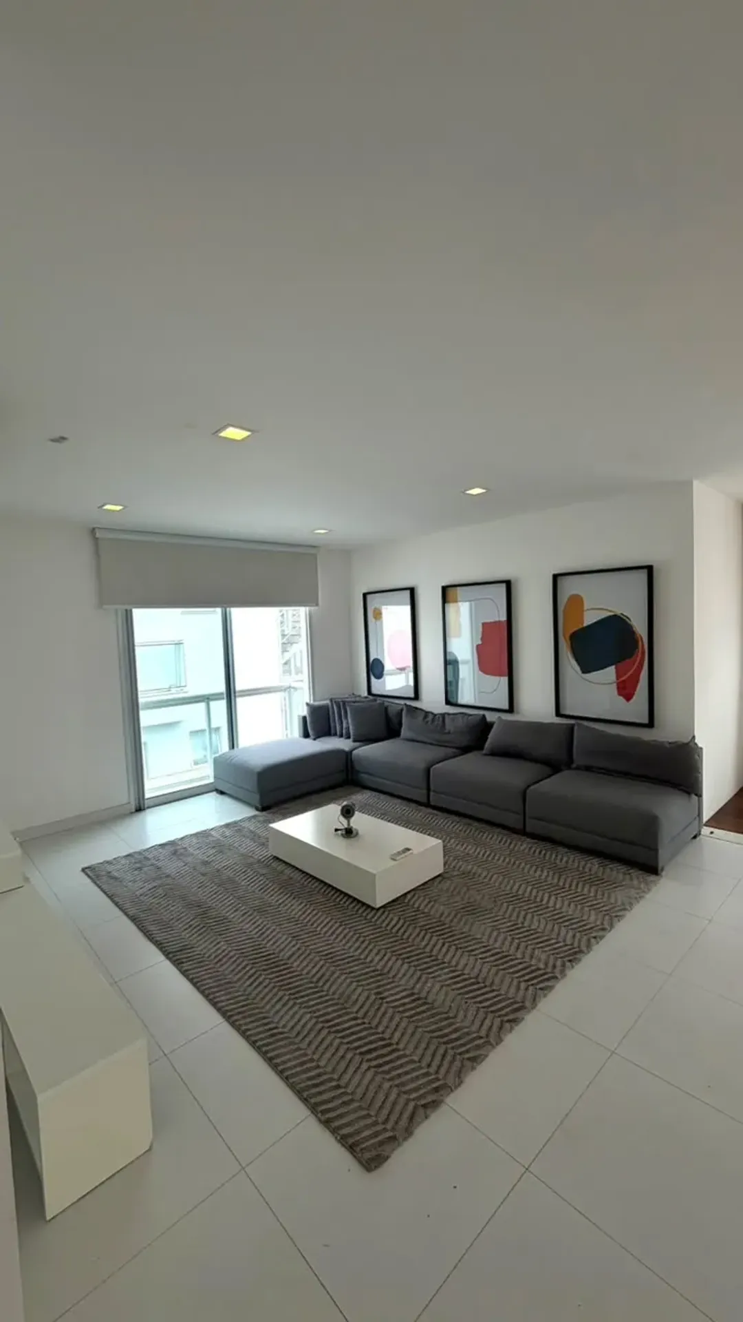 House, 400 m², with floor-to-ceiling windows — photo 3