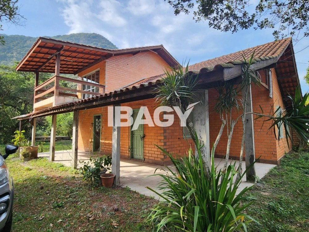 Casa con 4 dormitorios, área de servicio y 3 plazas — photo 2