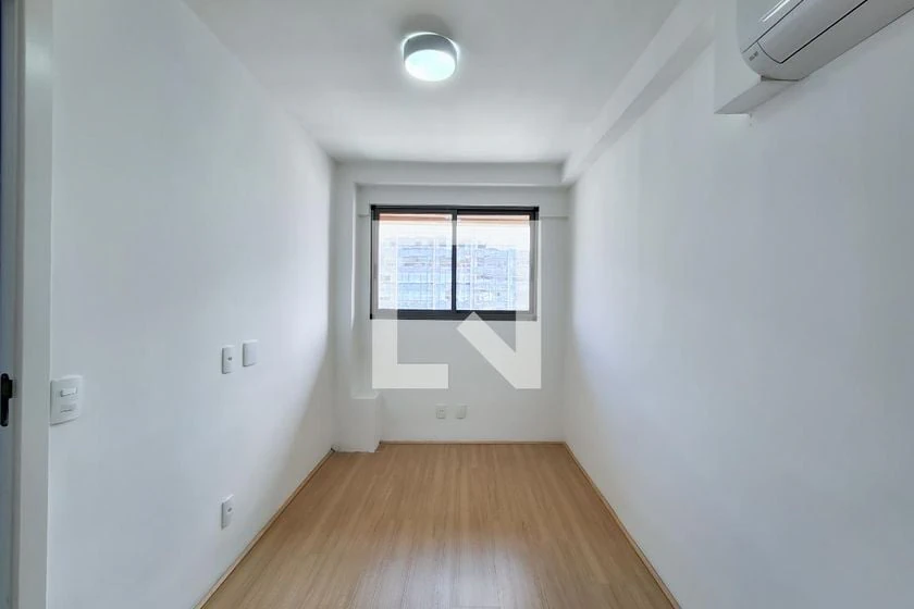 2-bedroom apartment in a building with a gym — photo 17