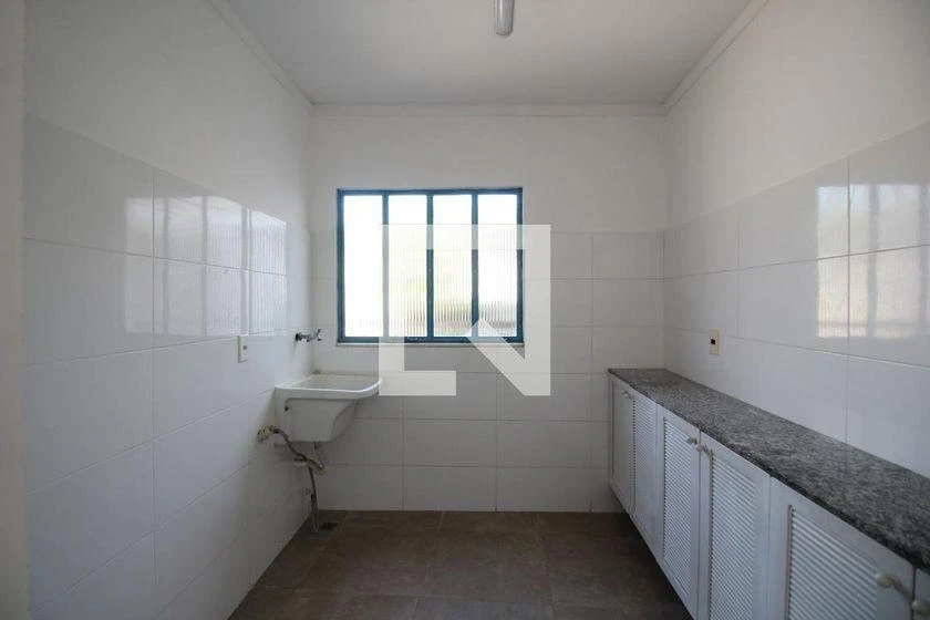 Rental house with 4 bedrooms and 340 m² — photo 47