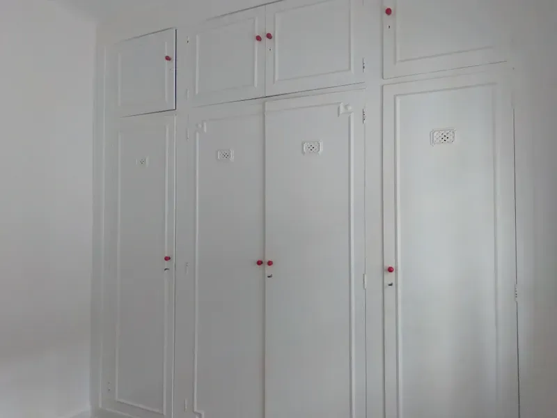 2-bedroom apartment with wood or laminate floors — photo 9