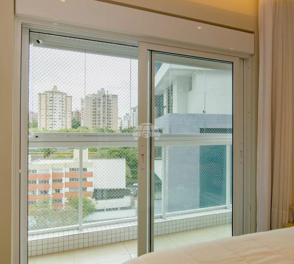 Furnished 3 en-suite apartment with open-plan kitchen — photo 39