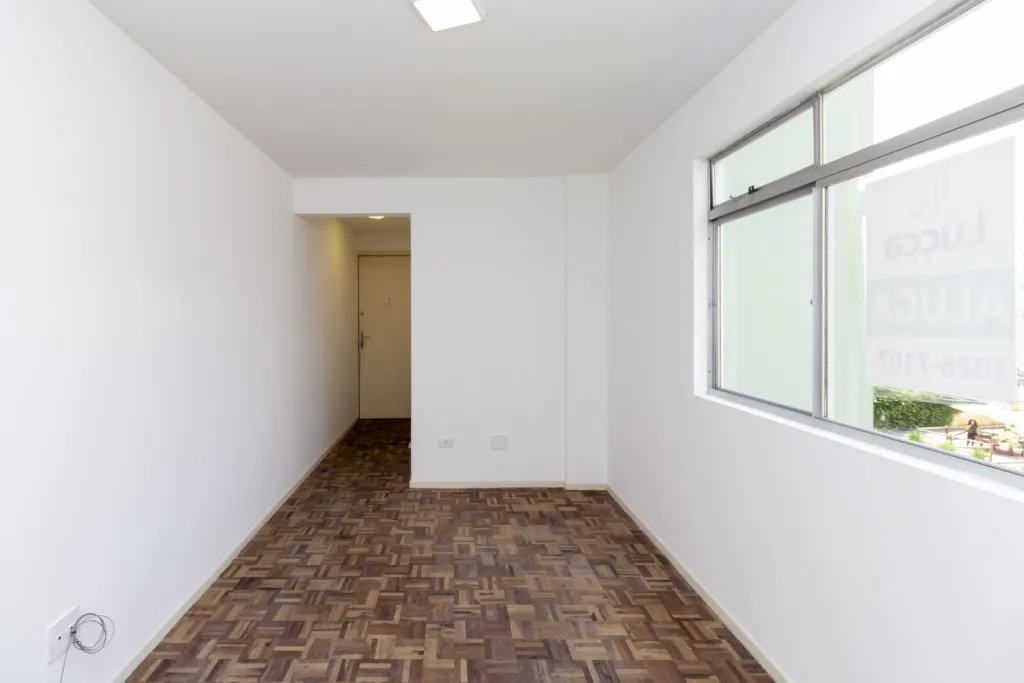 Apartment, 39 m², with wood or laminate floors — photo 5