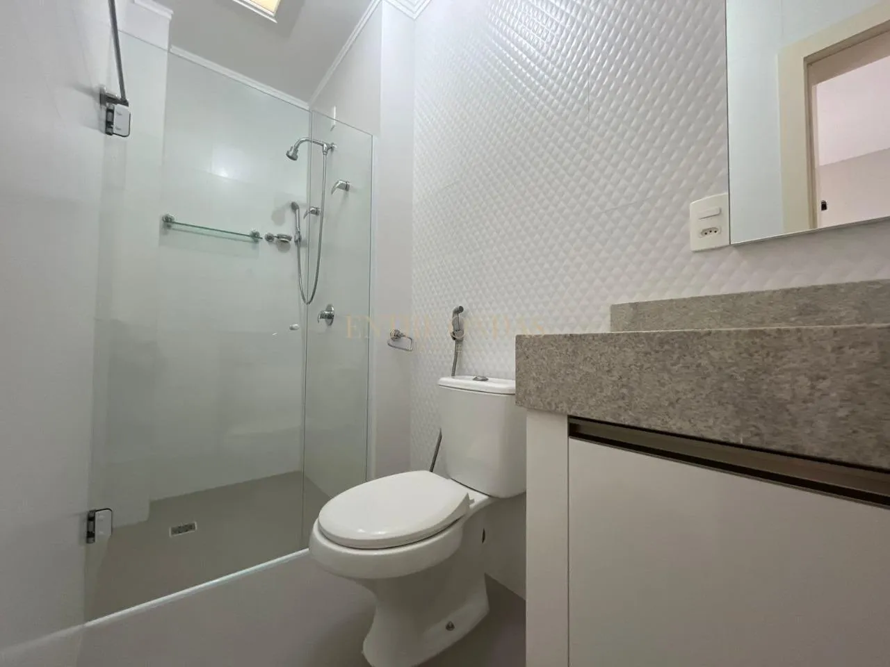 Water view in a 4-bedroom house, 263 m² — photo 51