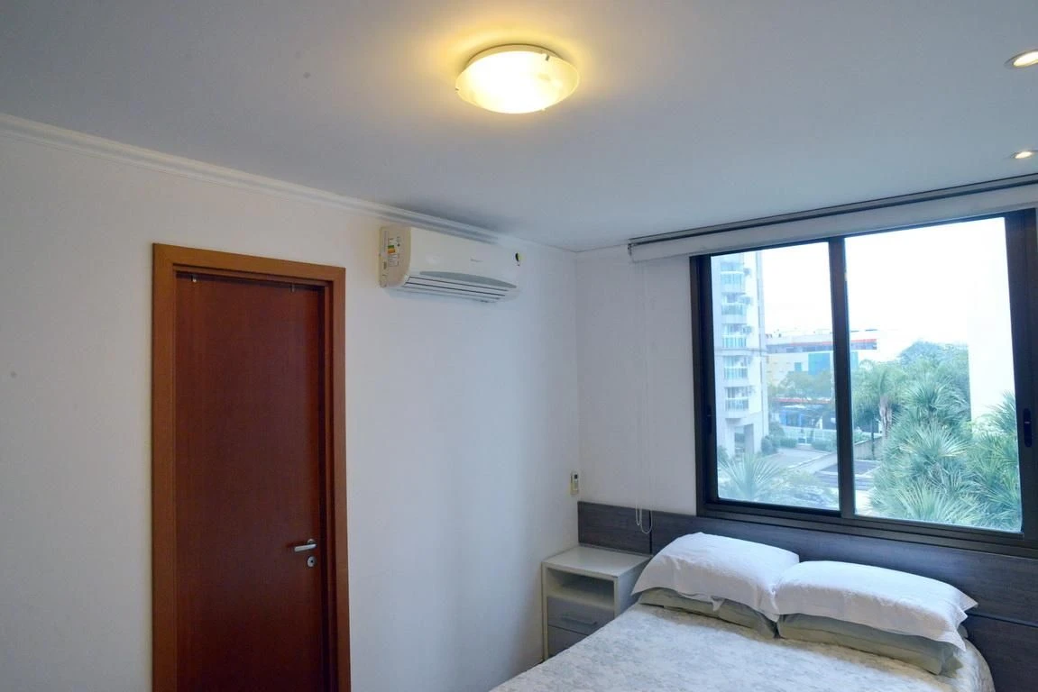 Jacuzzi in a 4-bedroom apartment, 233 m² — photo 3