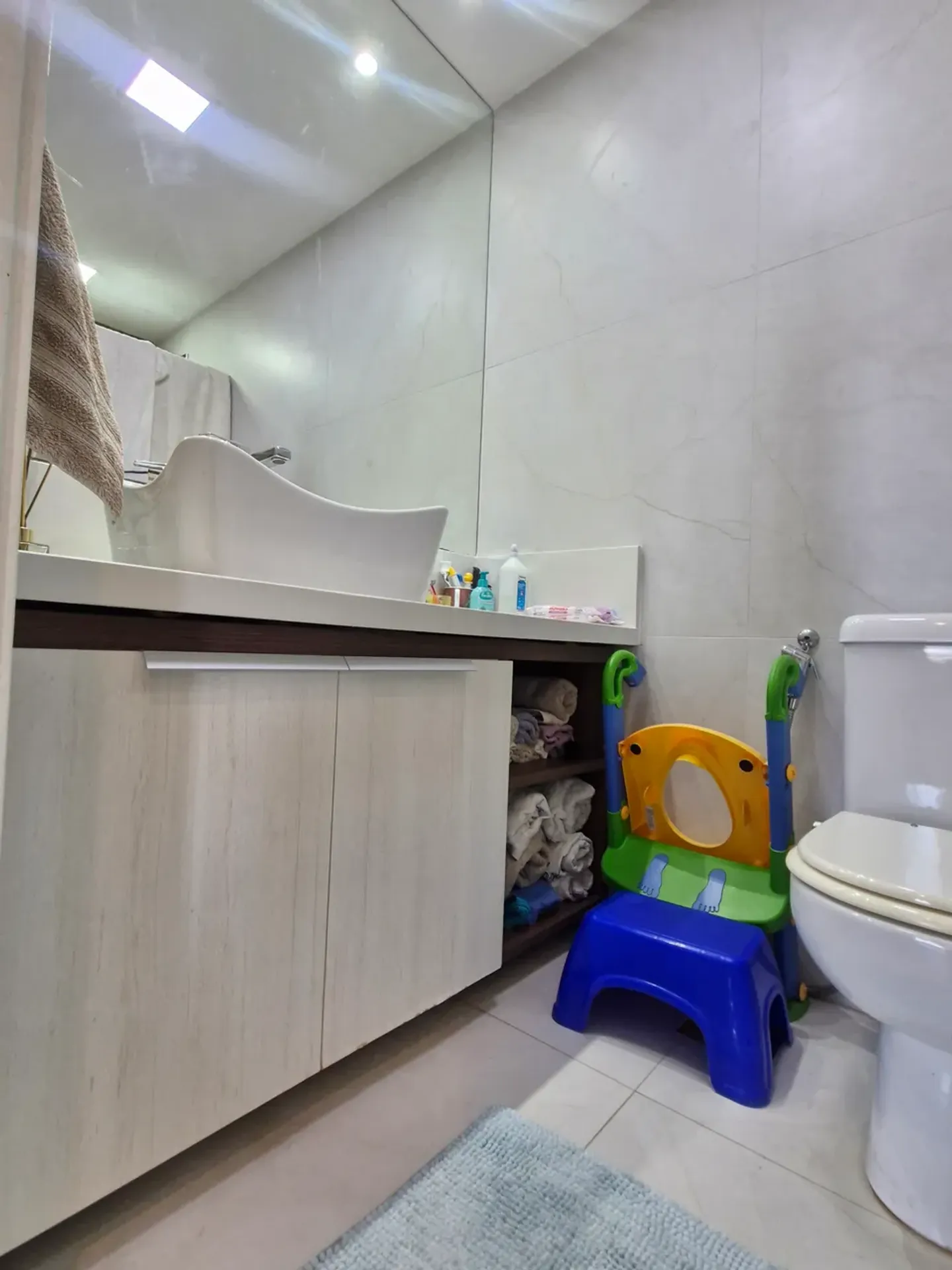 Furnished 4-bedroom apartment with 178 m² — photo 24
