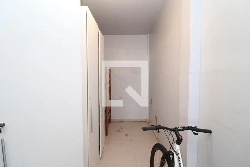 Home office in a 10-bedroom house, 747 m² — photo 40