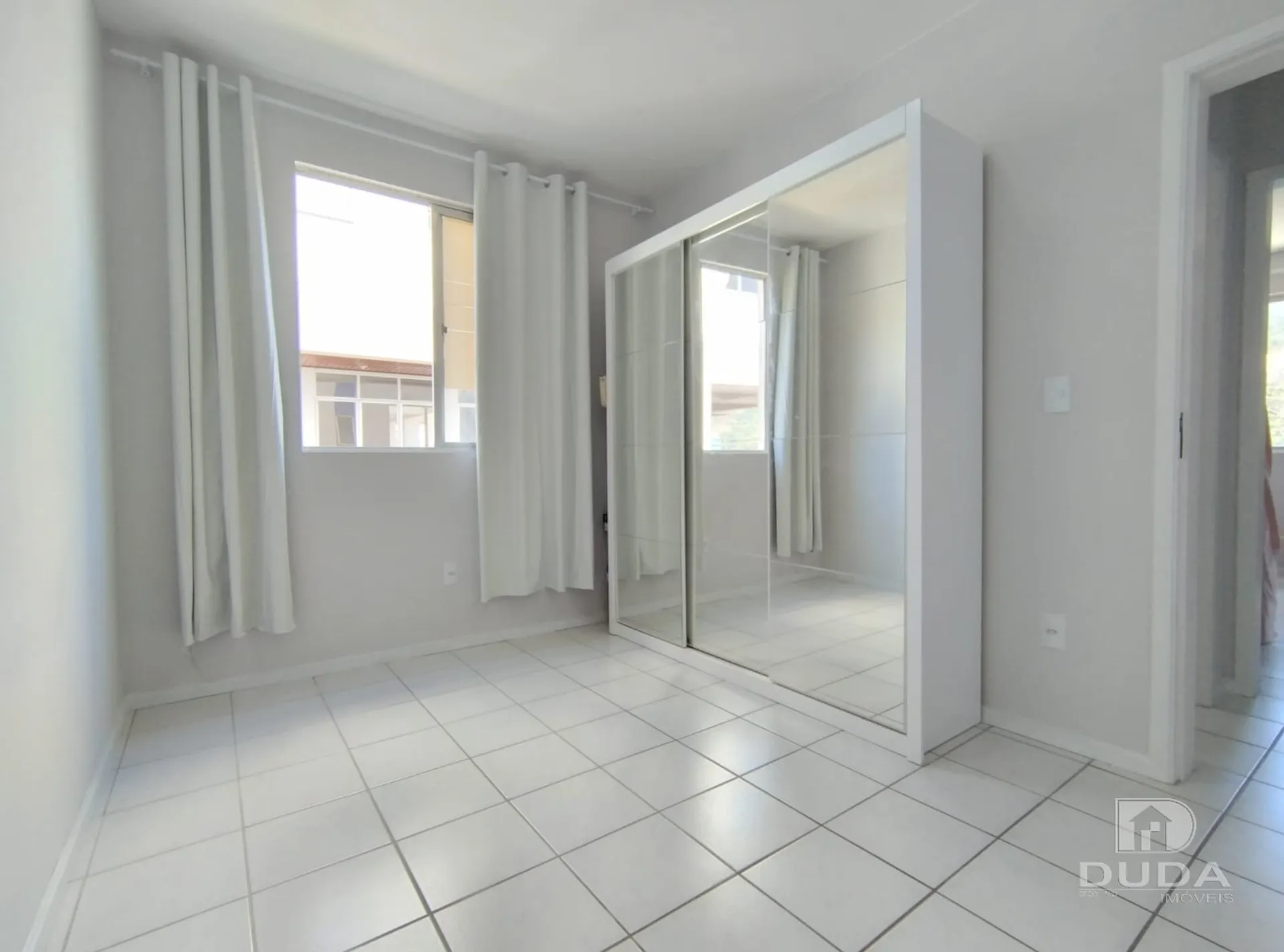 Apartamento amueblado de 2 dormitorios con plaza — photo 10