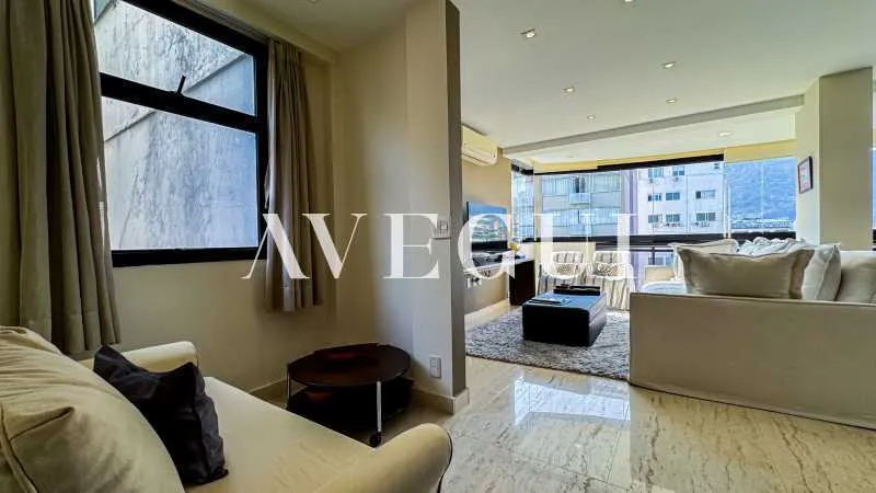 4-bedroom apartment in a building with a pool — photo 19