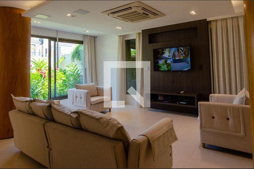 Casa de 4 quartos com 234 m² e 6 banheiros — photo 3