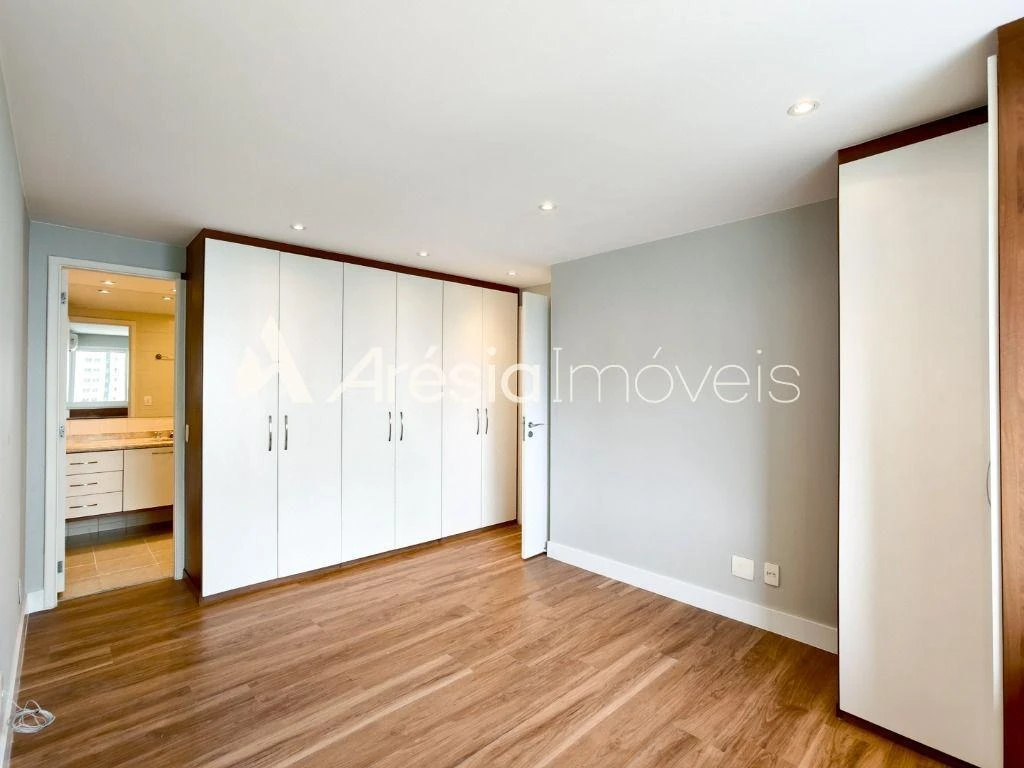 Apartamento com 3 dormitórios e varanda envidraçada — photo 19