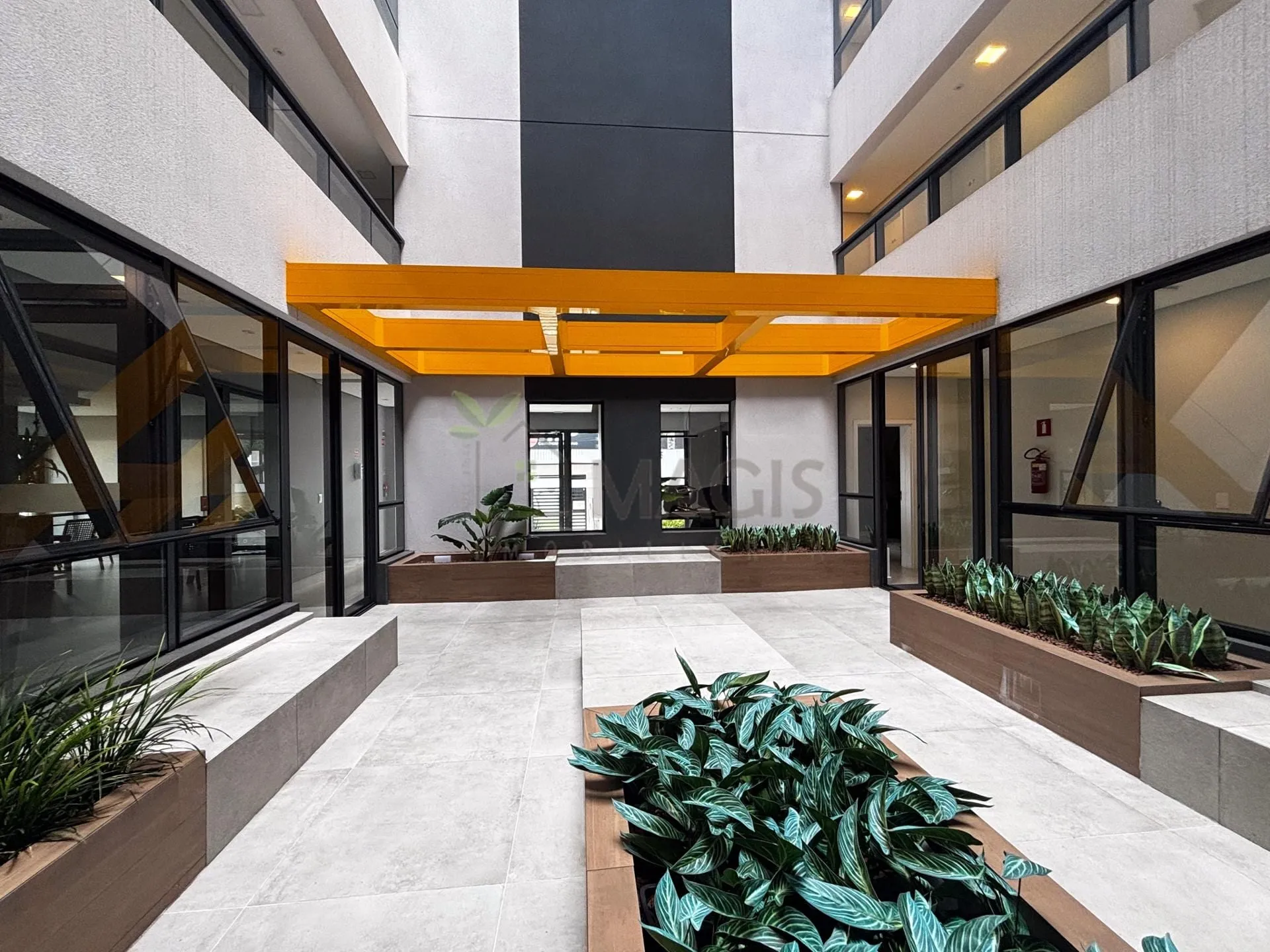 Balcony with a grill in a one-bedroom apartment, 30 m² — photo 20