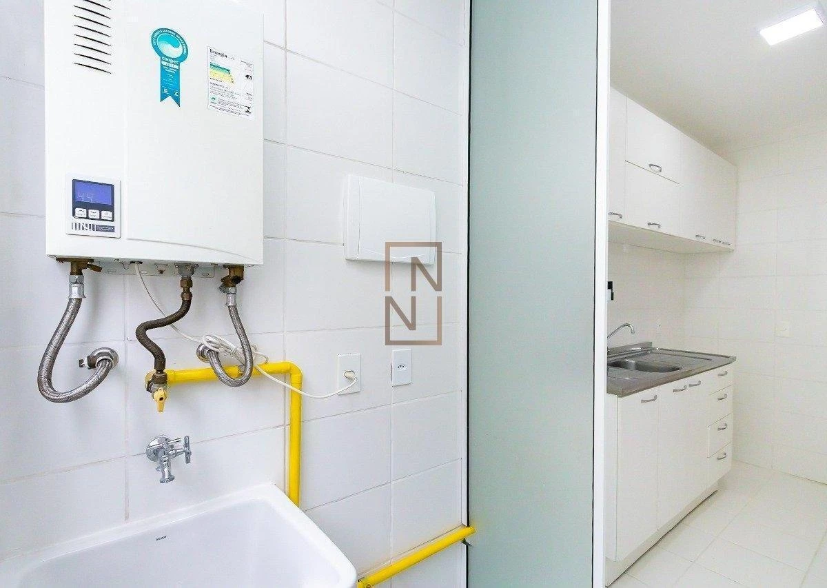 2-bedroom apartment in a building with a gym — photo 5