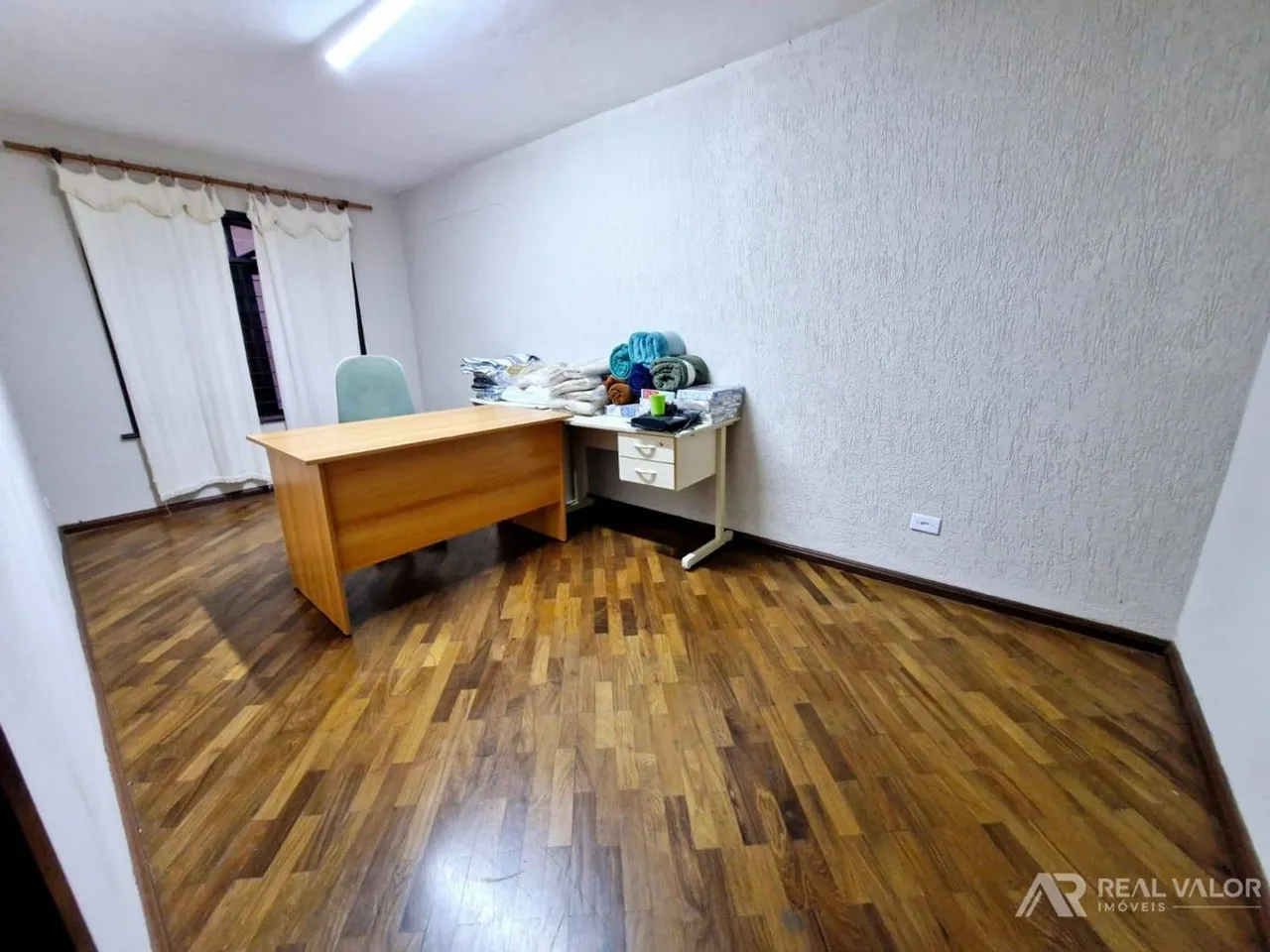 House with 5 bedrooms and 5 bathrooms, closed kitchen — photo 17