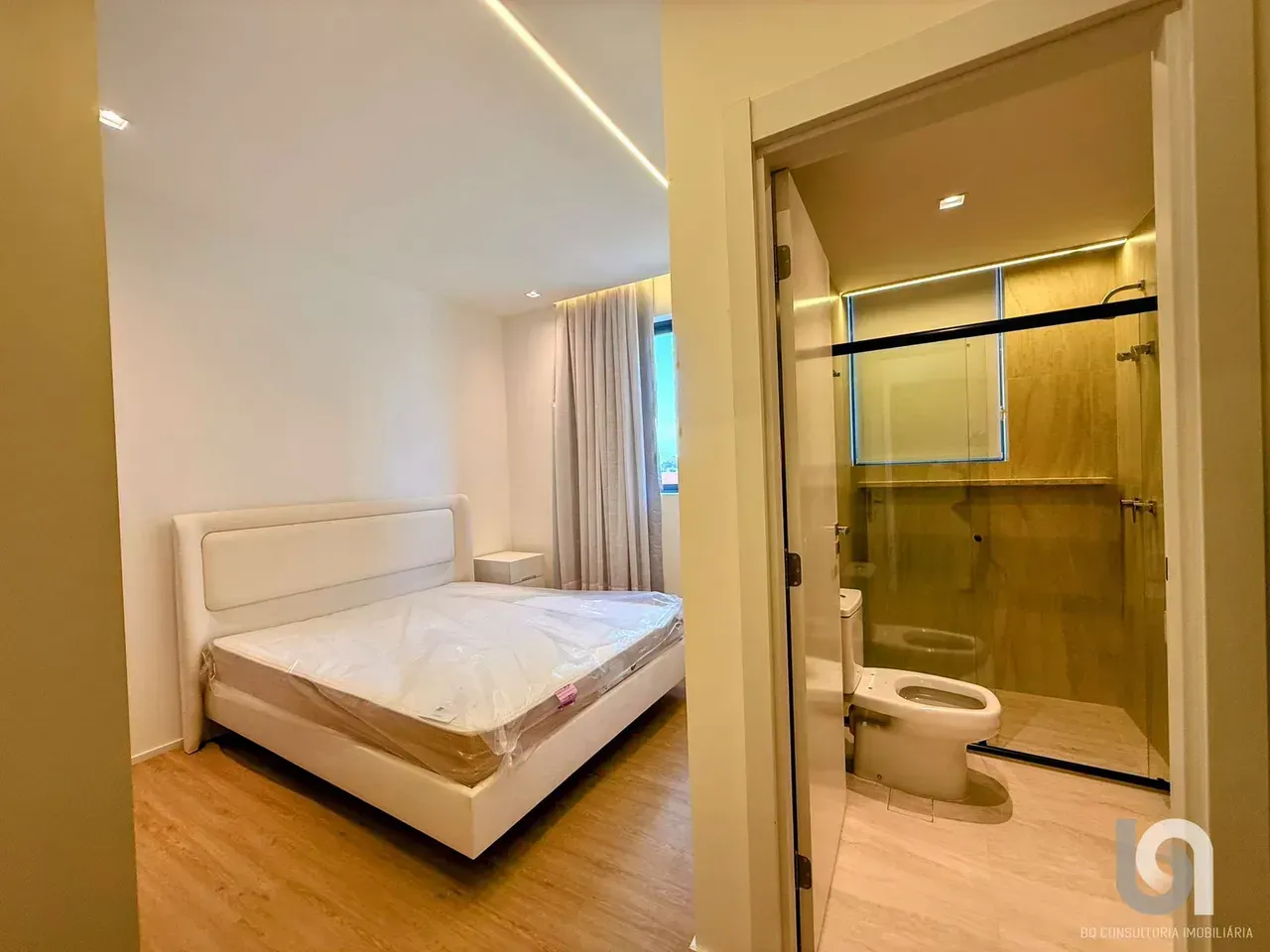 Apartamento com 4 dormitórios e 5 banheiros, 231 m² — photo 6