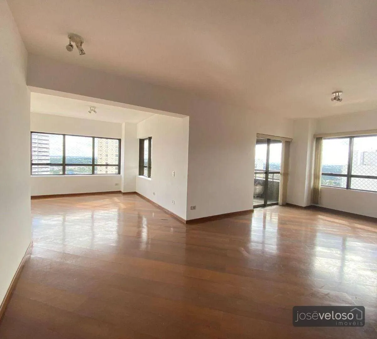 259 m² apartment with 4 bedrooms and private BBQ