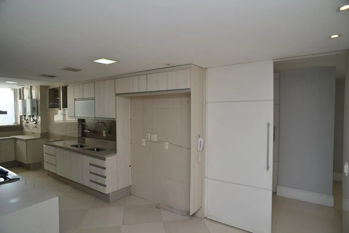 Ванна та 4 спальні: квартира 300 м² — photo 10