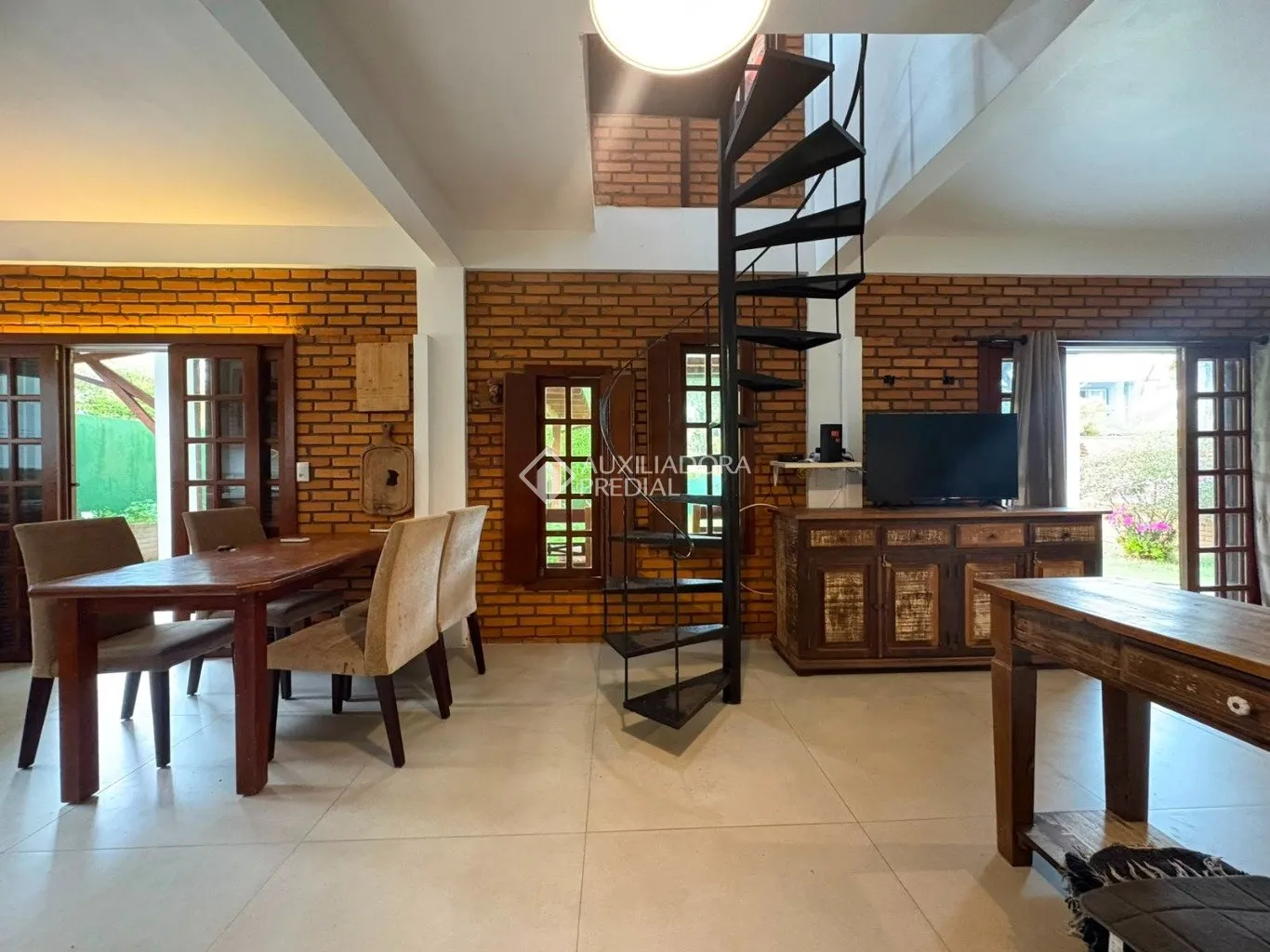 Furnished house with 2 bedrooms and 2 parking spots — photo 2
