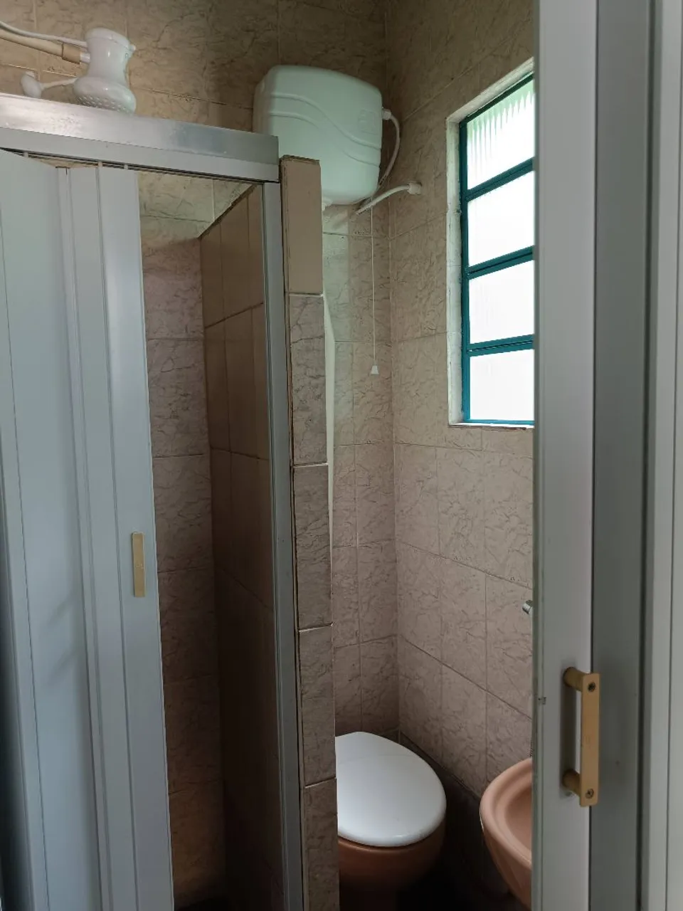 Unfurnished studio with a gas stove and laundry area — photo 4