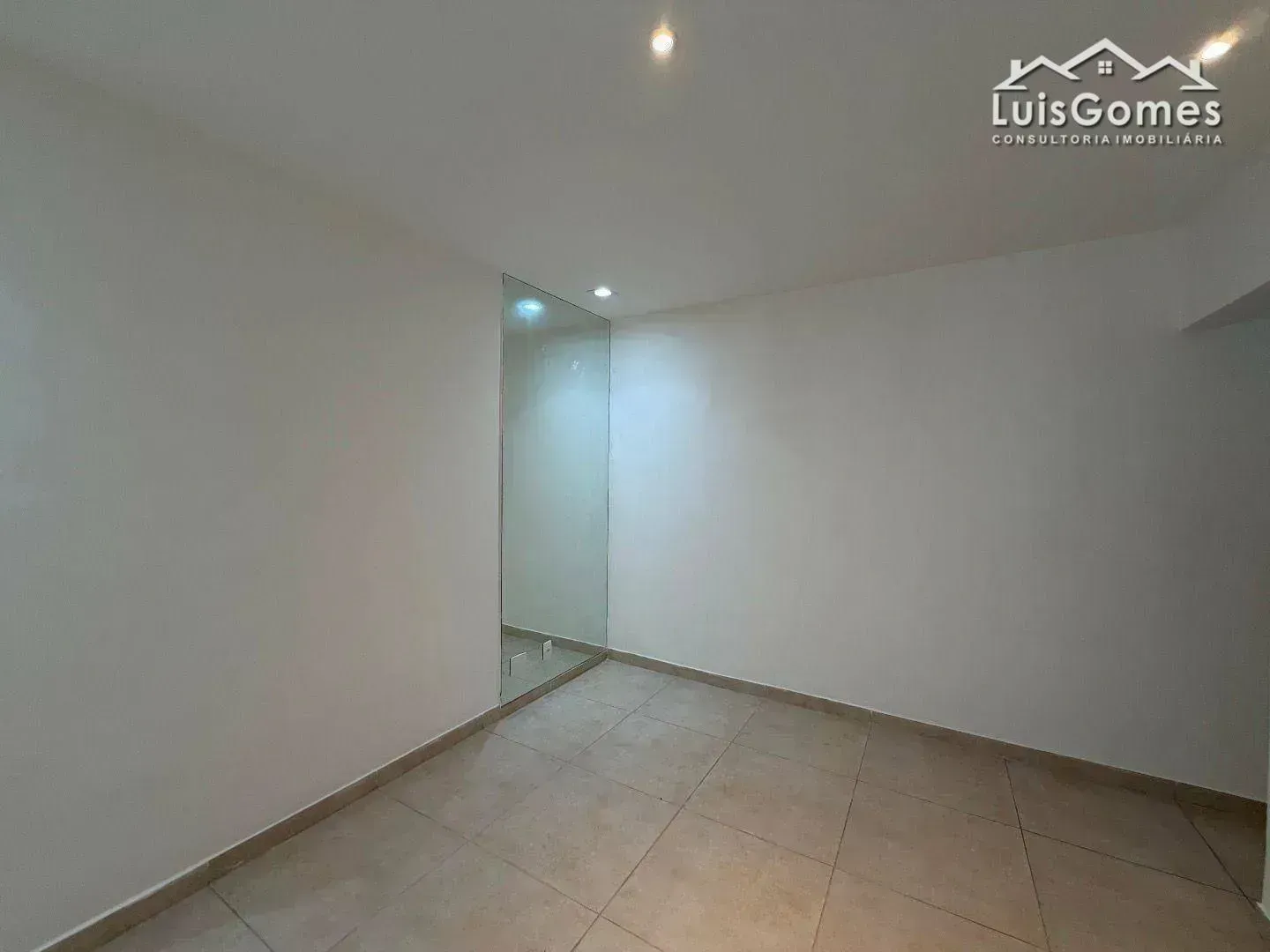 Unfurnished house with 5 bedrooms and 5 bathrooms — photo 26