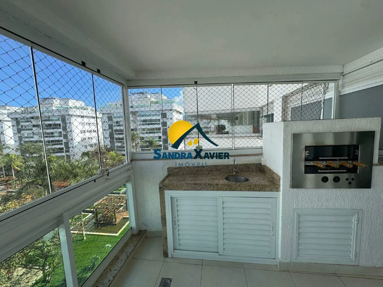 Furnished 3-bedroom apartment with 3 bathrooms and views — photo 17