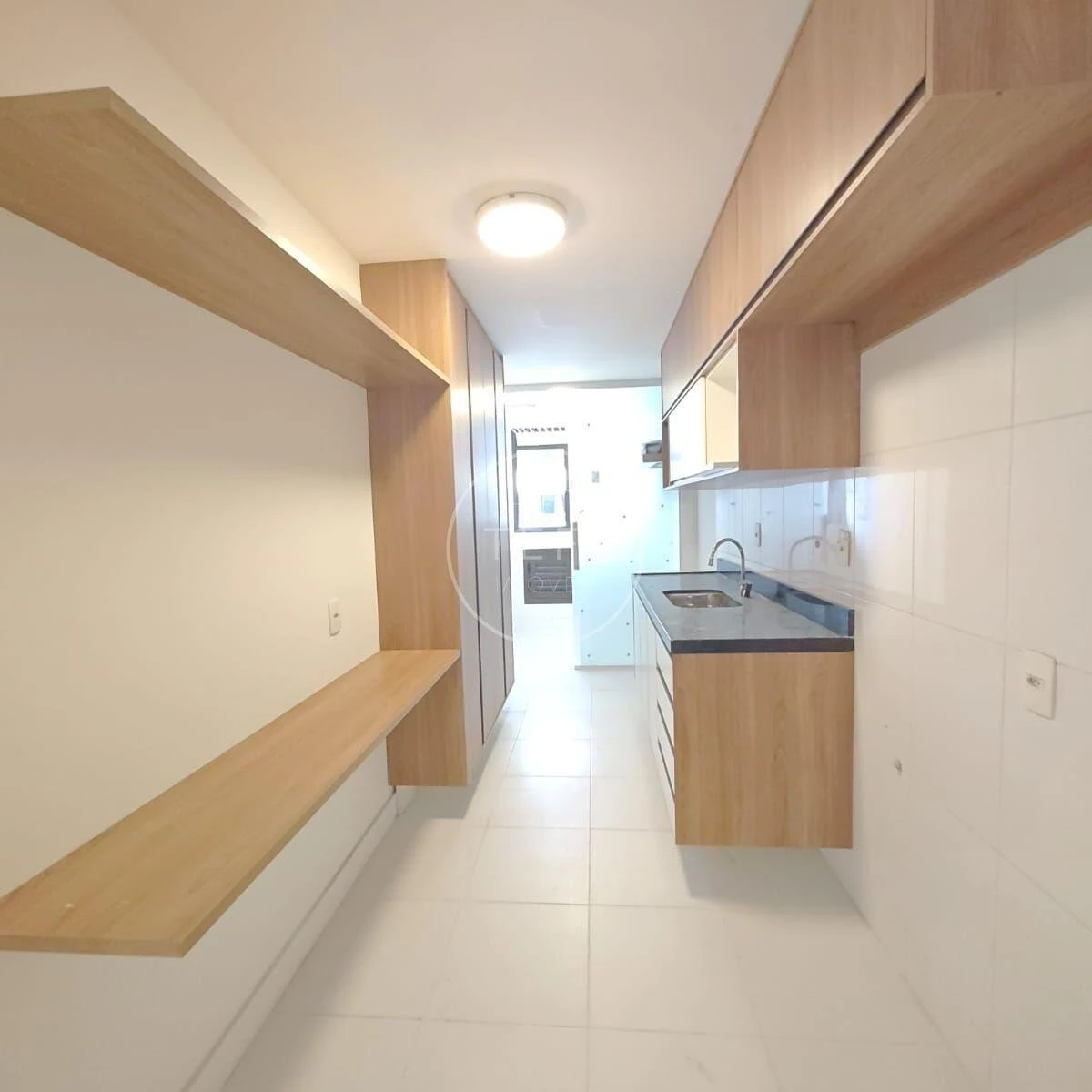 Glass-enclosed balcony in a 4-bedroom apartment, 123 m² — photo 14