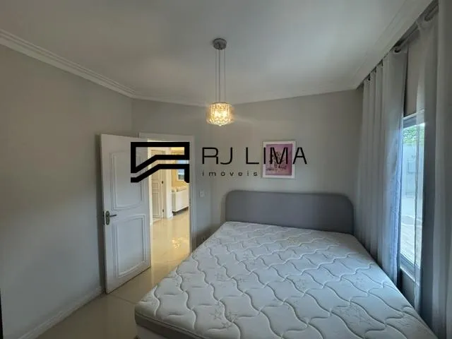 5-bedroom house with a walk-in closet in Rio de Janeiro — photo 4