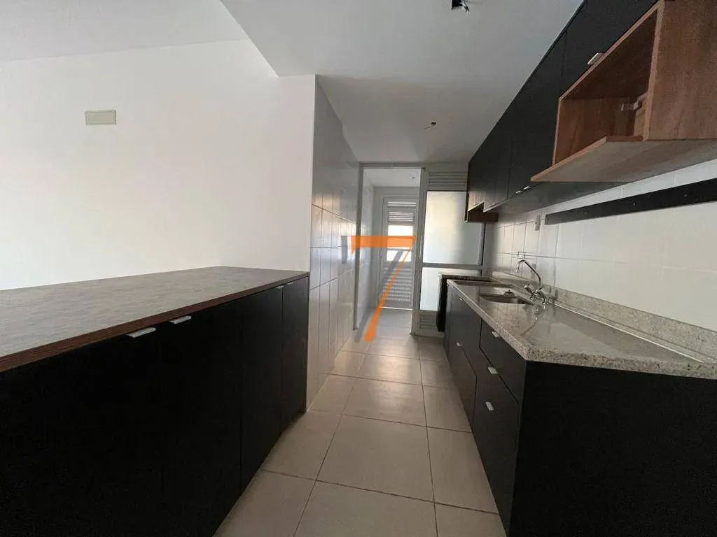 3-bedroom apartment with private garden and 337 m² — photo 2