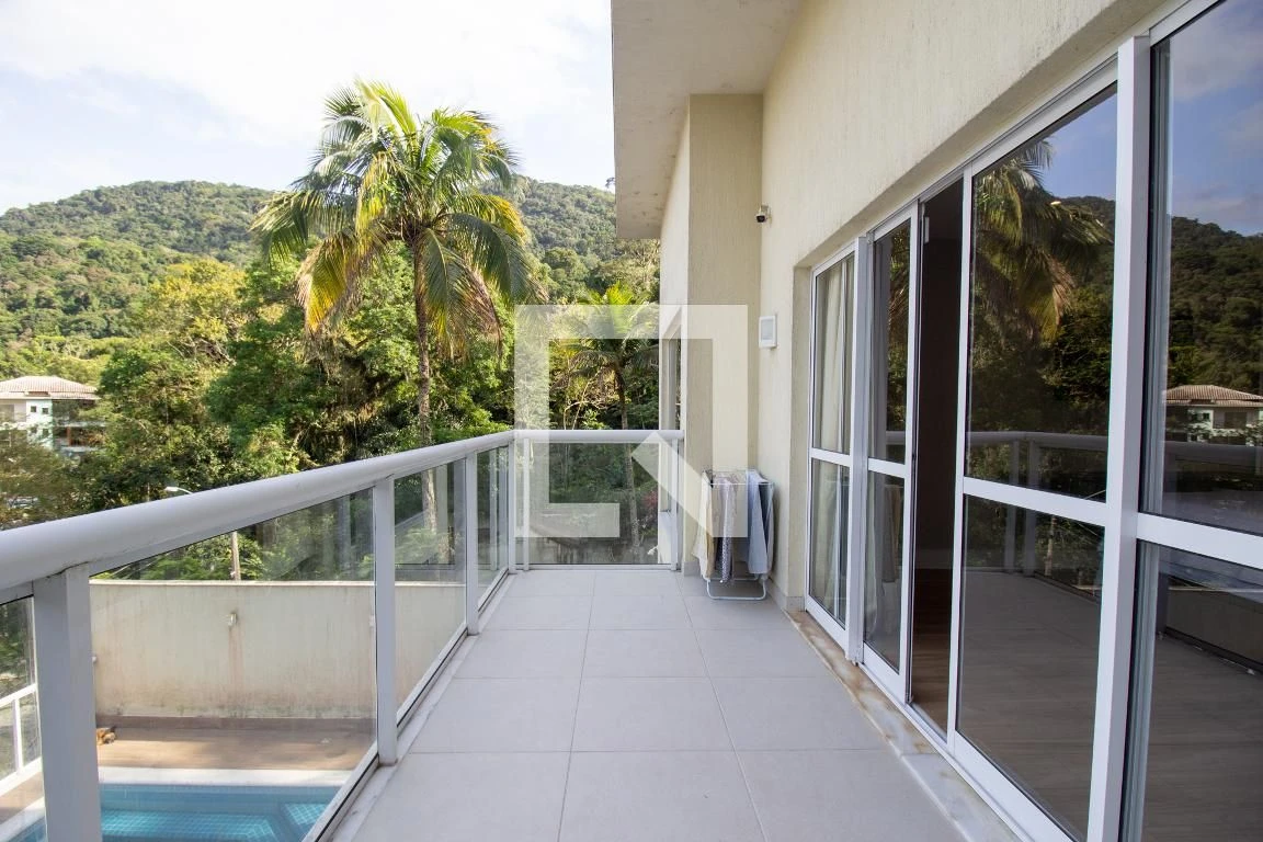 4-bedroom house with a bathtub in Rio de Janeiro — photo 5