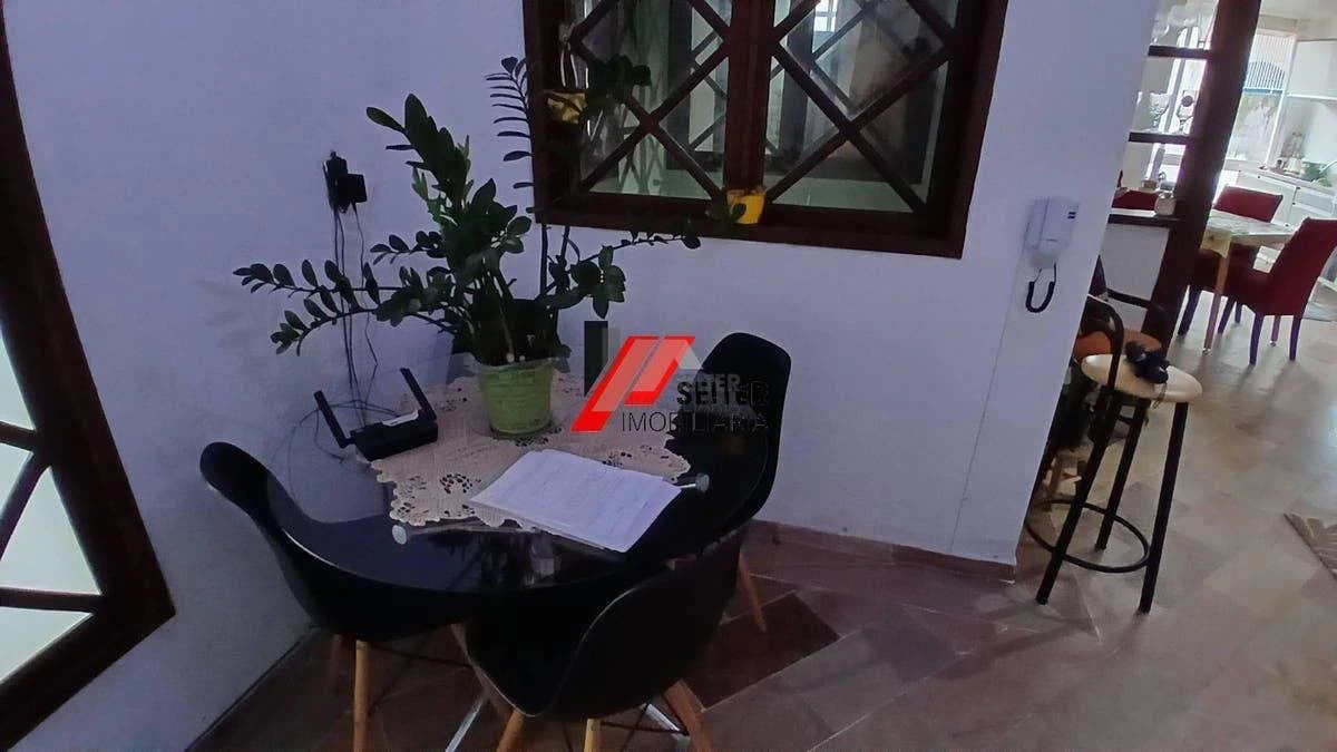 4-bedroom house with a home office in Florianópolis — photo 26