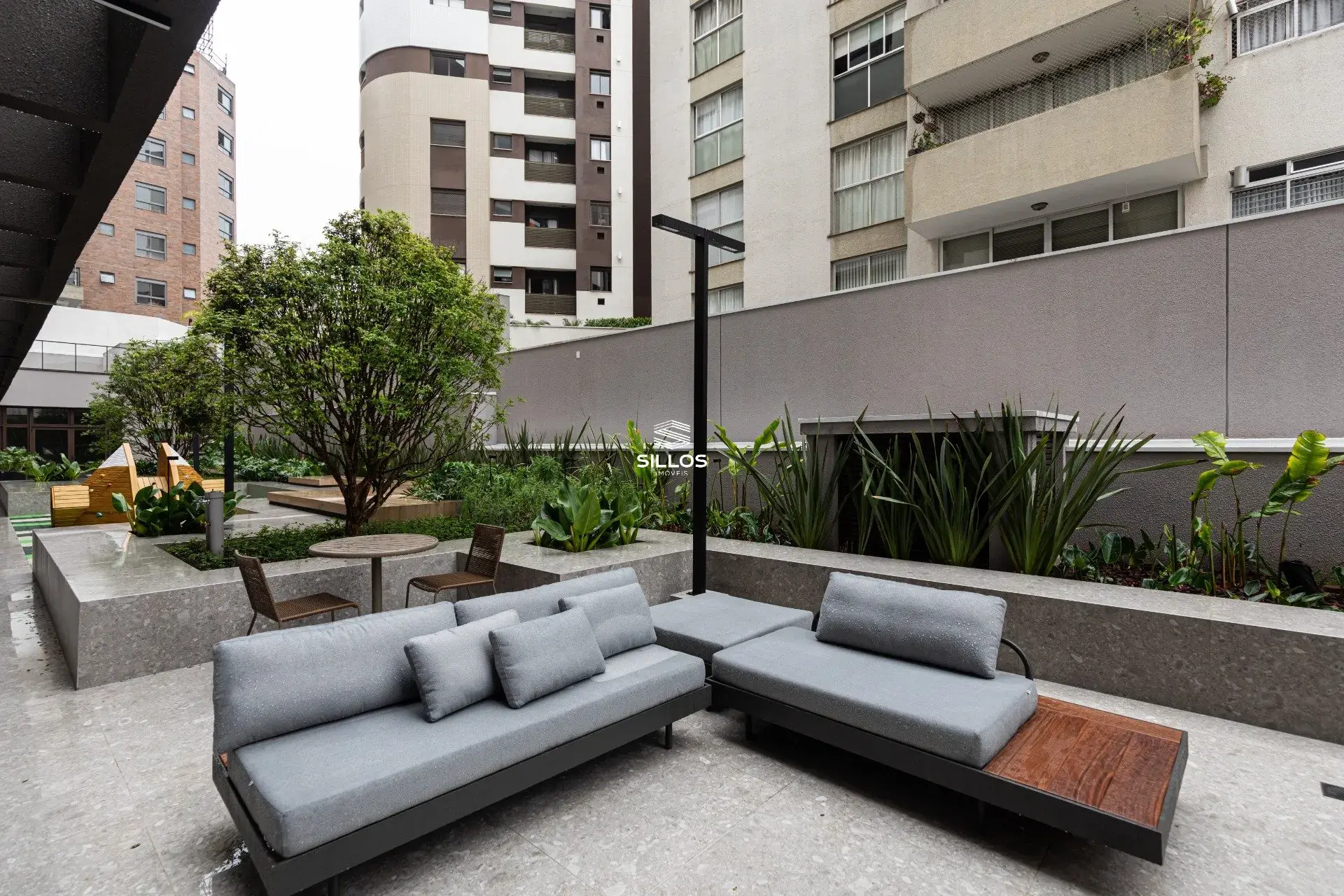 Apartment on the 5th floor with a grill on the balcony — photo 23
